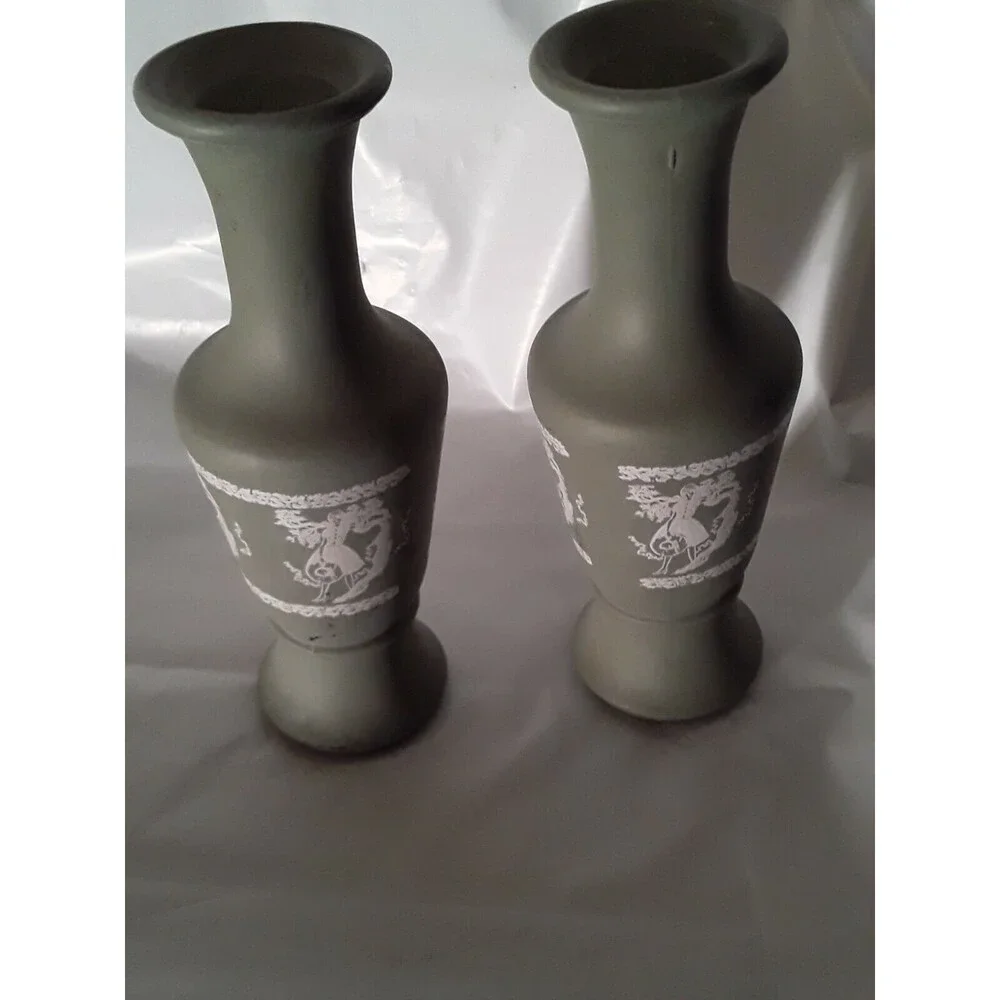 Wedgwood Style Vase Green Vases Roman Style White & Green Floral Decorations